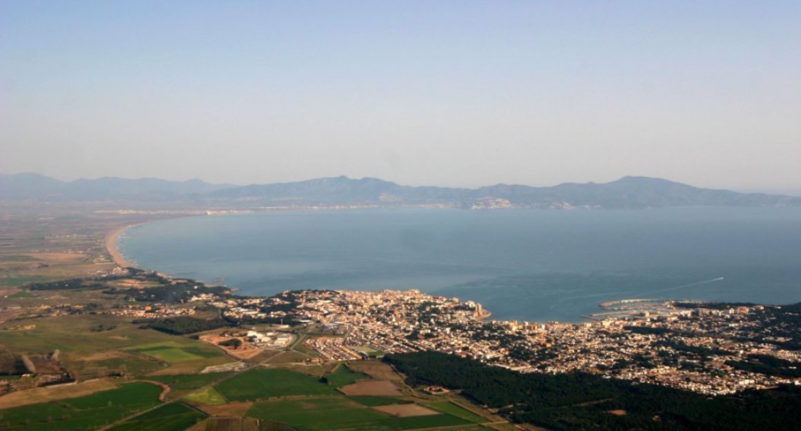 Costa Brava vista des del Baix Empordà - Golf de Roses
