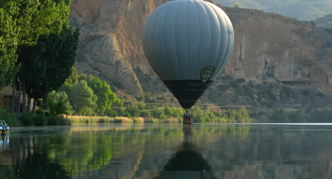 Vol en globus sobre el pantà de Camarasa