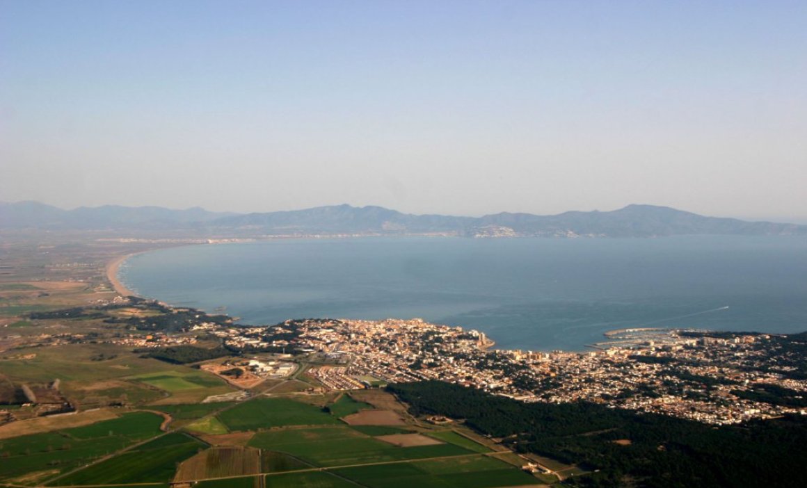 Costa Brava vista des del Baix Empordà - Golf de Roses