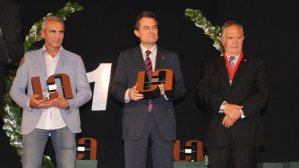 L\'Àngel Aguirre, rep el premi TICAnoia a la implantació web de mans del M.H. President de la Generalitat Sr. Artur Mas