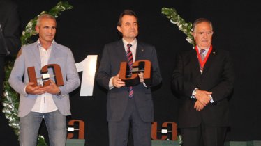 L'Àngel Aguirre, rep el premi TICAnoia a la implantació web de mans del M.H. President de la Generalitat Sr. Artur Mas