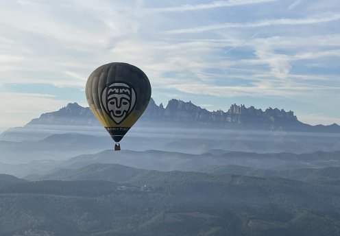 Vol en globus pels voltants de Montserrat (Barcelona) exclusiu