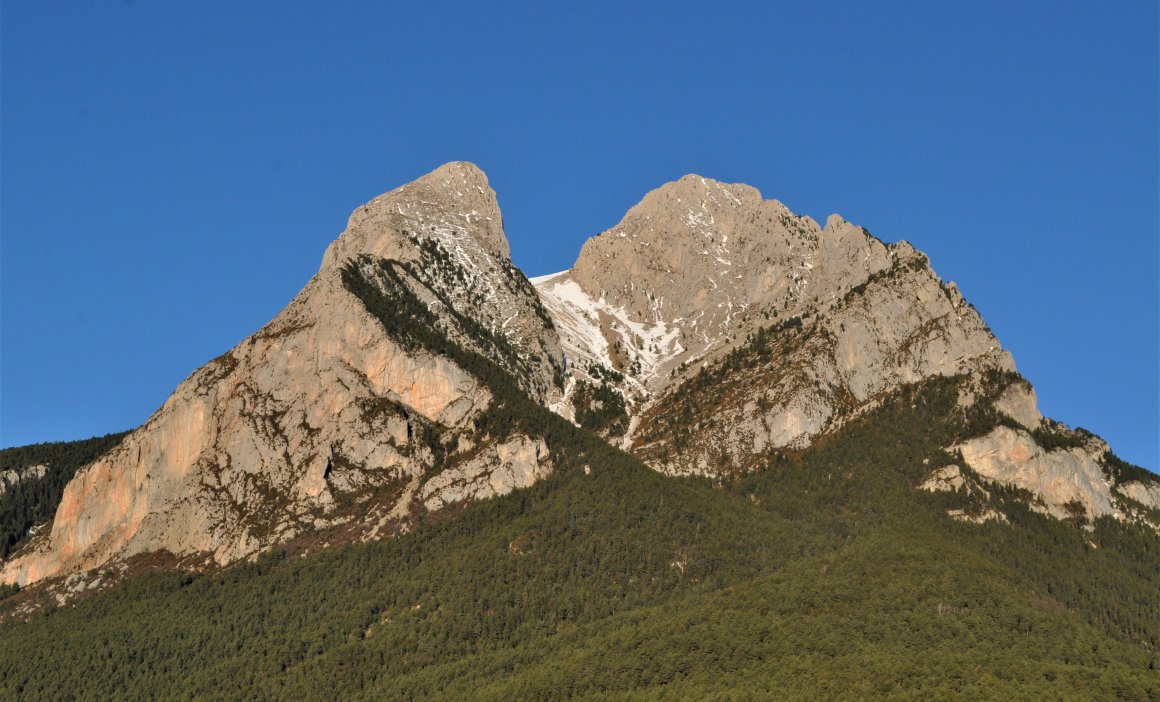 Globus Kon Tiki   Travessa en globus Pedraforca (1)