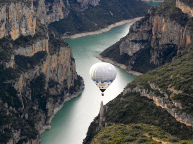 Balloon flight Montsec and Mont-rebei Pre-pyrenees 