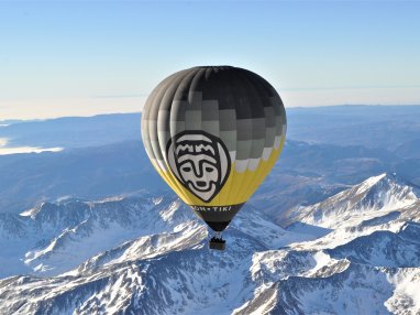 Great west Pyrenees crossing balloon flight