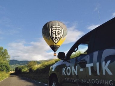 Discover Barcelona surroundings in a balloon ride 